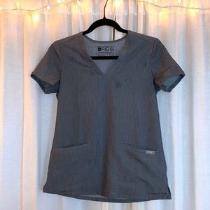 Figs | scrub top | graphite